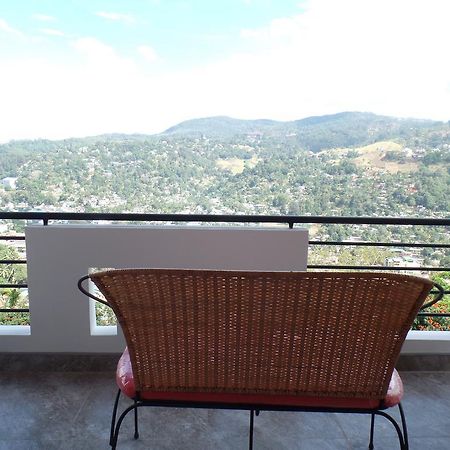 Kandyan Bluestar Villa Bagian luar foto