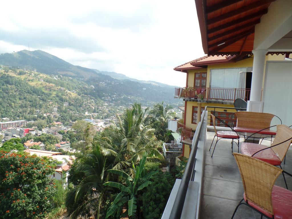 Kandyan Bluestar Villa Bagian luar foto