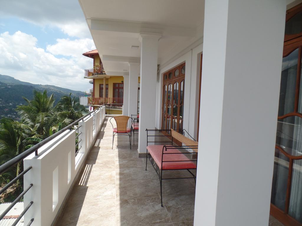 Kandyan Bluestar Villa Bagian luar foto