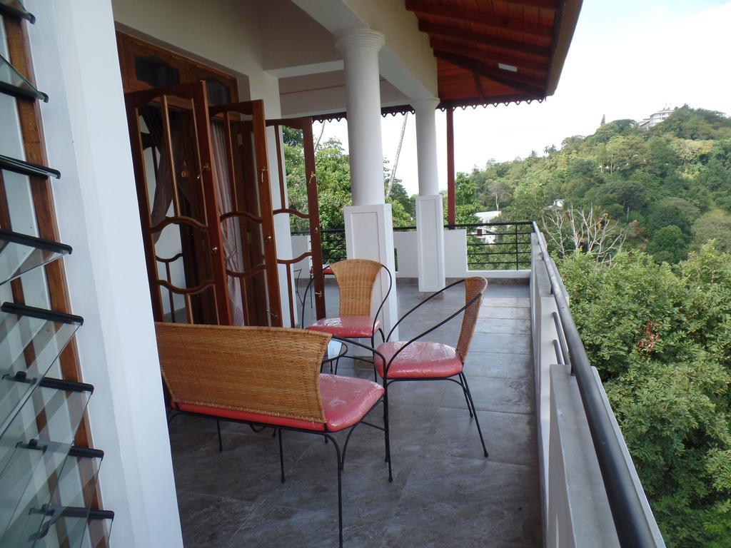 Kandyan Bluestar Villa Bagian luar foto