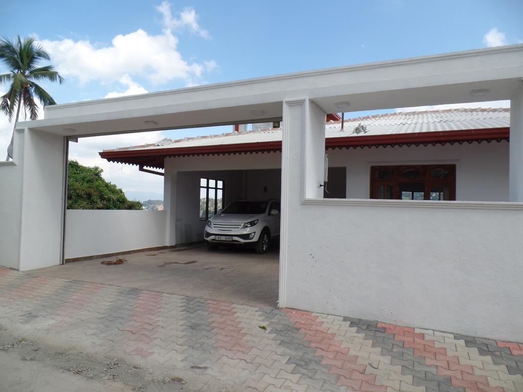 Kandyan Bluestar Villa Bagian luar foto