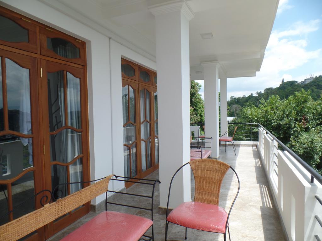 Kandyan Bluestar Villa Bagian luar foto
