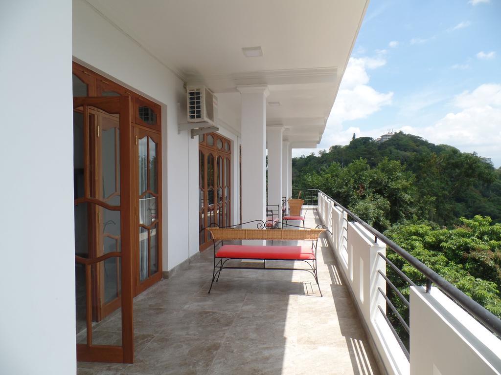 Kandyan Bluestar Villa Bagian luar foto