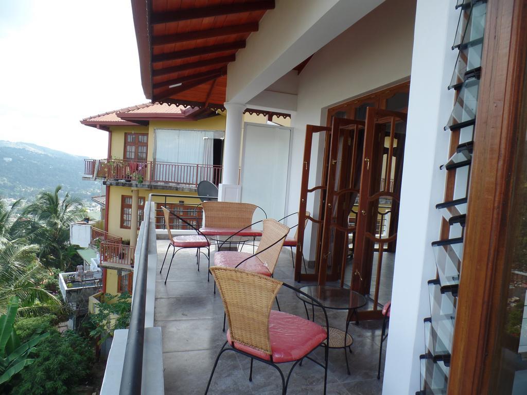 Kandyan Bluestar Villa Bagian luar foto