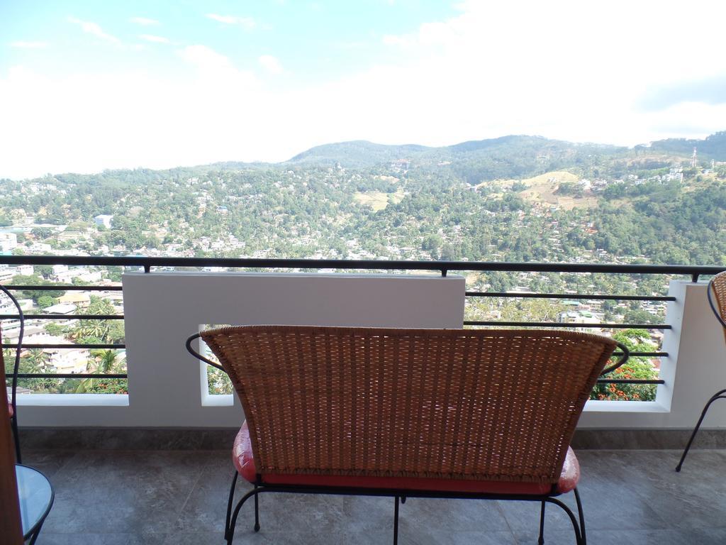 Kandyan Bluestar Villa Bagian luar foto